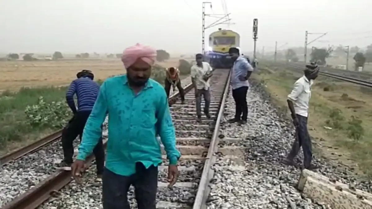 Explosion On Punjab's Rajpura-Shambhu Rail Track: Suspected Bomber Killed While Planting Device Explosion On Punjab's Rajpura-Shambhu Rail Track: Suspected Bomber Killed While Planting Device