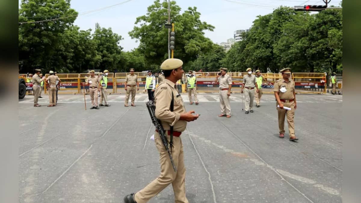 Fake Call Centre Defrauding Foreigners Busted in Noida, 16 Arrested