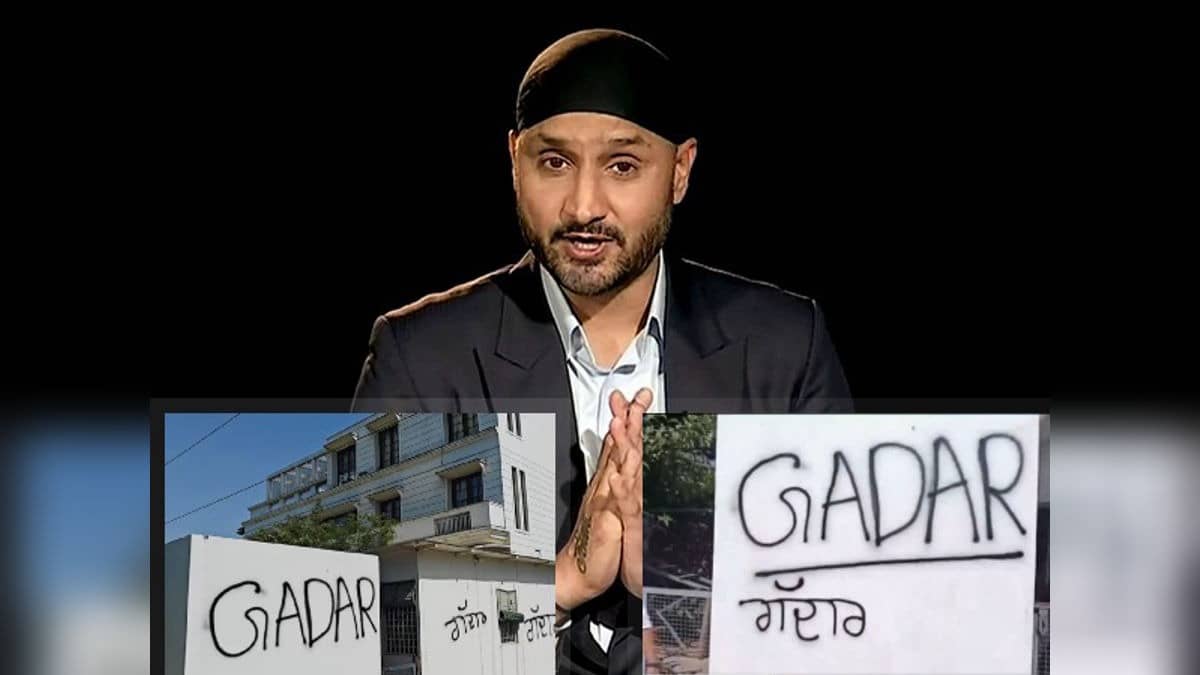 'Gaddar': Harbhajan Singh's Home Vandalised, Sprayed With Black Paint By Angry AAP Workers After BJP Switch | VIDEO