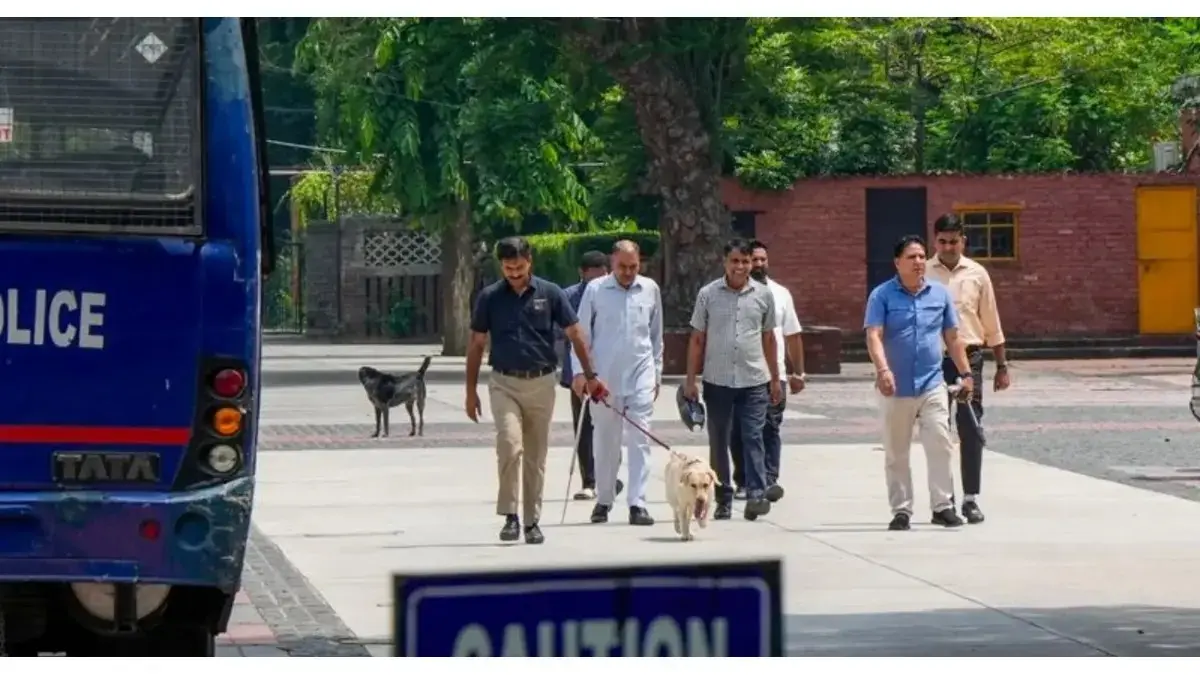 Gurugram Schools Receive Bomb Threat Again, Police Launches Massive Security Check Gurugram Schools Receive Bomb Threats Again, Police Launches Massive Security Check
