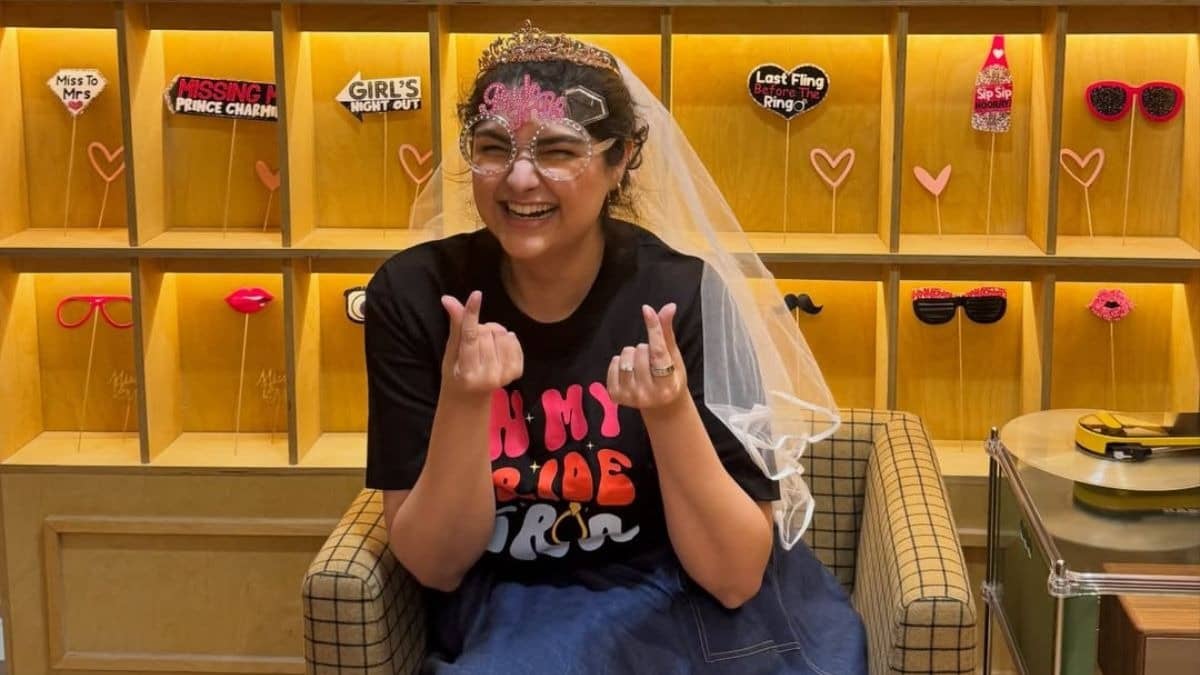 Highlights From Anshula Kapoor's Bachelorette With Her 'Seoulsters'