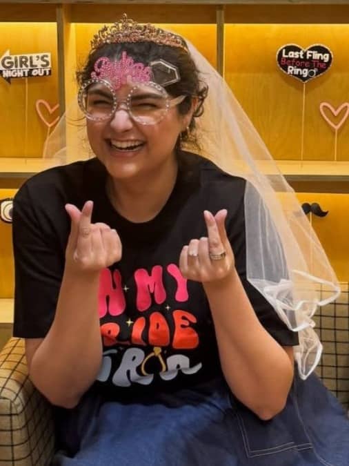 Highlights From Anshula Kapoor's Bachelorette With Her 'Seoulsters'