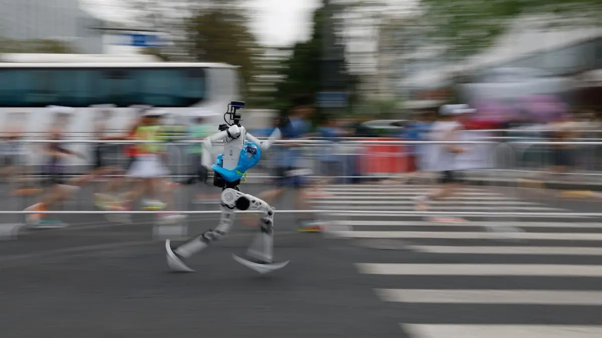 A Humanoid Just Beat Humans to Set World Record in Half-Marathon Race humanoid