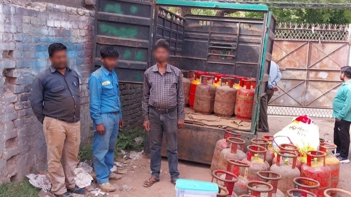 Illegal LPG Racket Busted In Delhi; 3 Arrested 45 Bharat Gas Cylinders Recovered
