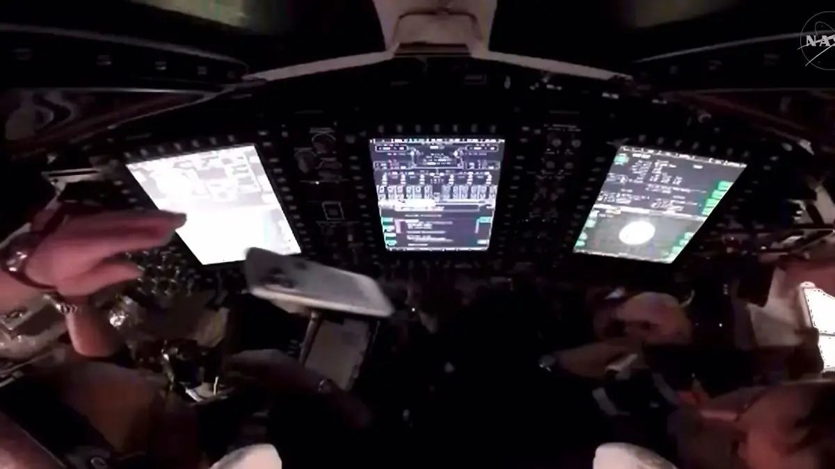 Were Artemis-II Astronauts Playing With an iPhone in Space? Crew Video Shows Fun Moment iphone