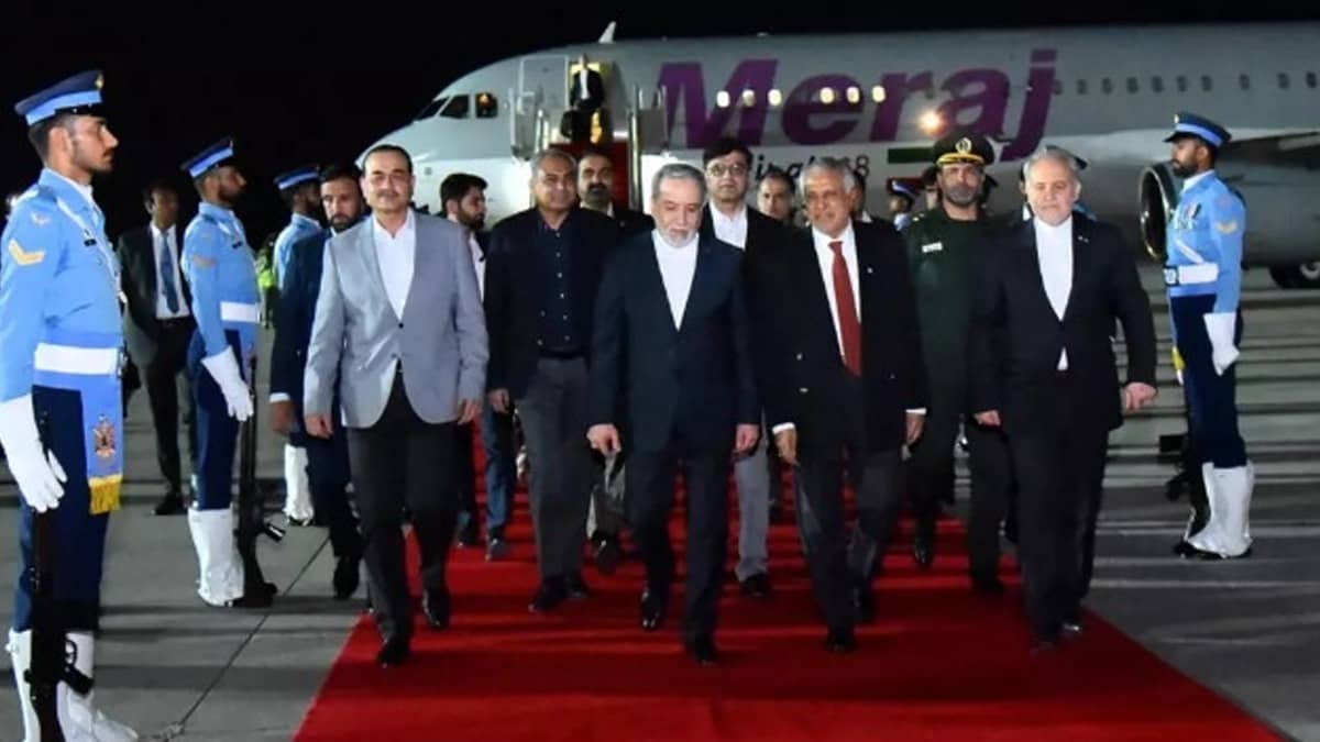 Iran's Foreign Minister Leaves Islamabad Without Meeting US Envoys: Reports