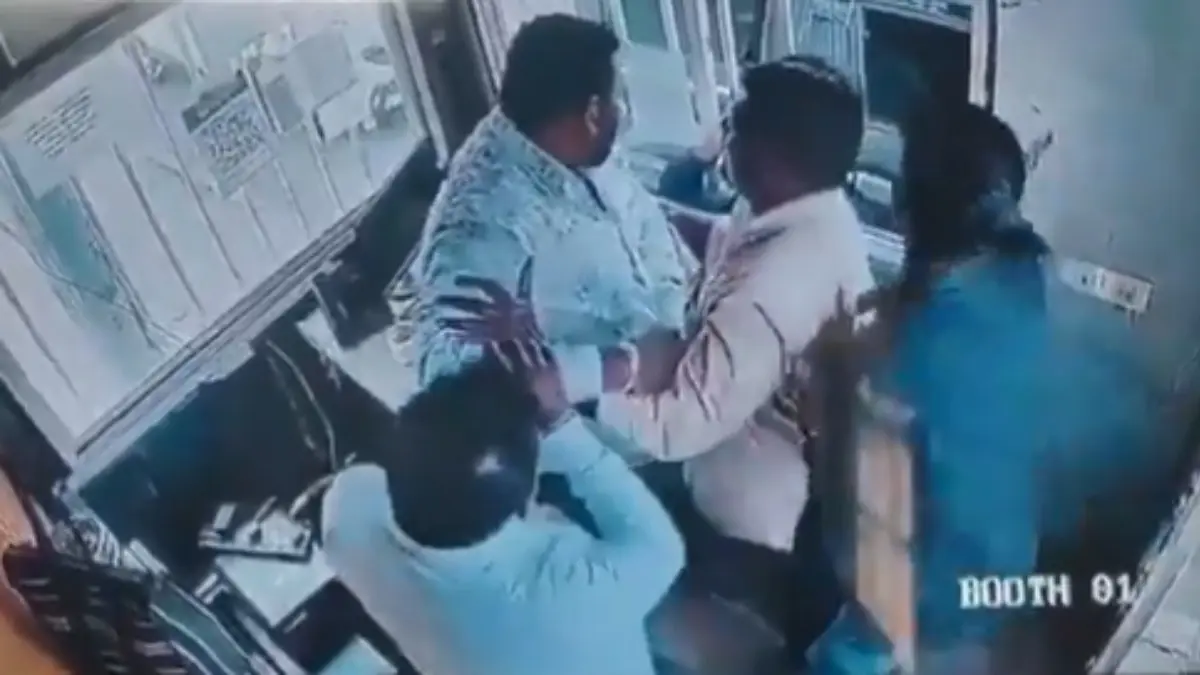 'Jaanta Nahi Mera Baap Kon Hai': CCTV Footage Shows BJP Leader's Son Slapping Toll Official After Heated Argument | Watch 'Jaanta Nahi Mera Baap Kon Hai': CCTV Footage Show BJP Leader's Son Slapping Toll Official After Heated Argument | Watch