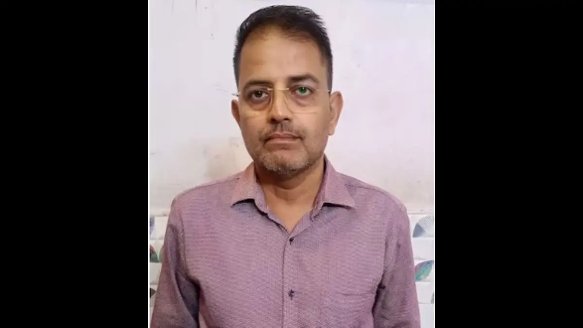 Kanpur Horror: Father Brutally Slits Throats of Twin Daughters Then Calls Police Himself Kanpur Shocker: Father Brutally Slits Throat of Sleeping Twin Daughters In Naubasta Then Calls Police Himself