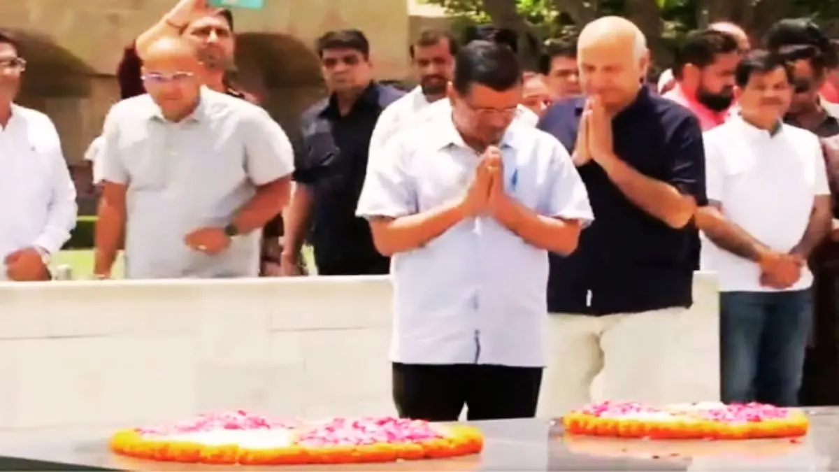 आतिशी-सिसोदिया संग राजघाट पहुंचे केजरीवाल, जस्टिस स्वर्ण कांता के खिलाफ शुरू किया 'सत्याग्रह', कहा- हमें न्याय प्रणाली पर भरोसा, लेकिन... Kejriwal pays tribute to Mahatma Gandhi