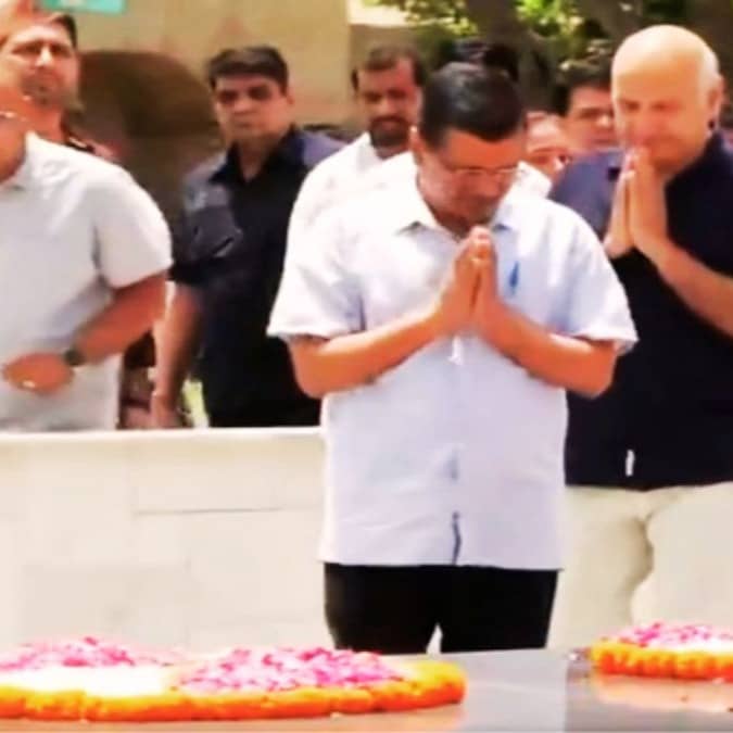 Kejriwal pays tribute to Mahatma Gandhi 