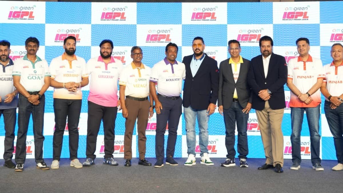 Leandar Paes and Yuvraj Singh, along with other dignitaries, during the IGPL squad announcement event