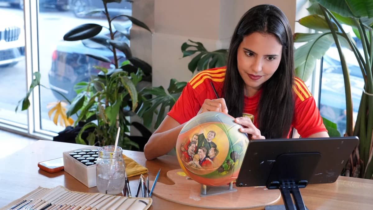 Lili Cantero paints a football