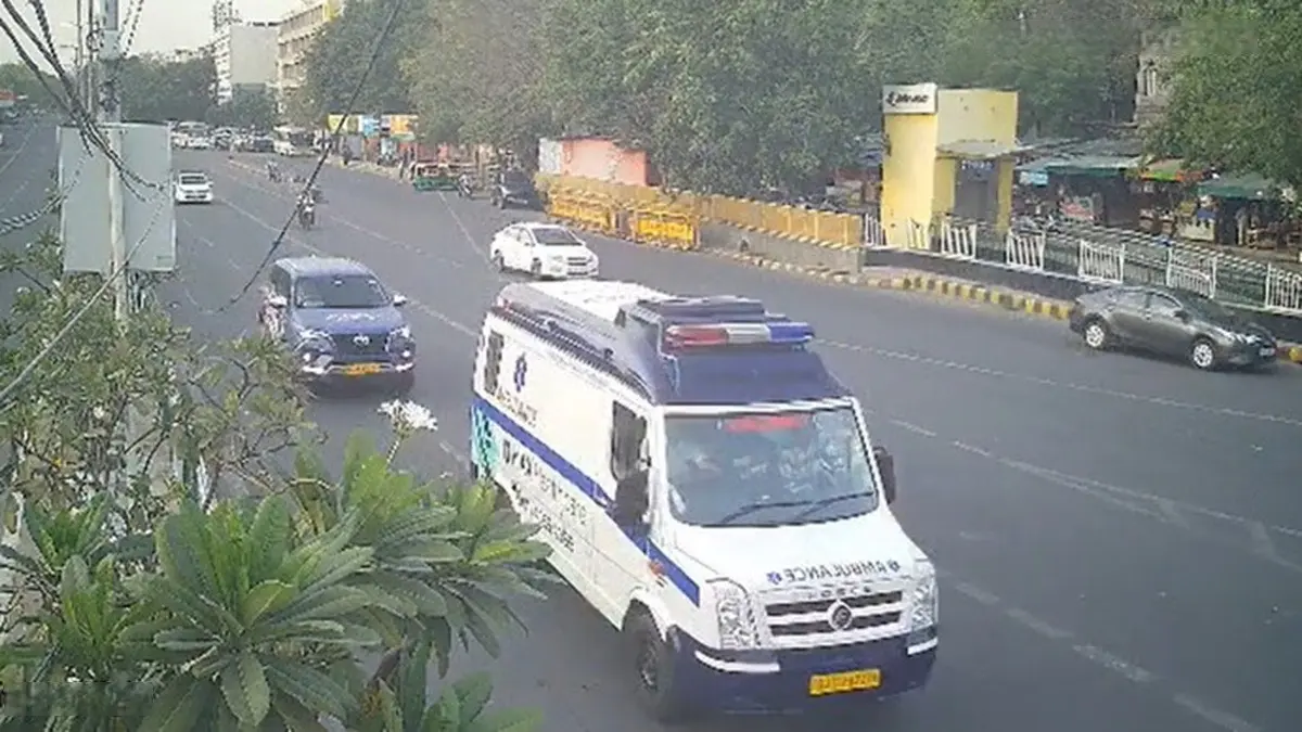 Lungi Ngidi Suffers Serious Head Injury In IPL Clash, Delhi Traffic Police Green Corridor Gets DC Pacer To Hospital In 11 Minutes | VIDEO Lungi Ngidi Suffers Serious Head Injury In IPL Clash, Delhi Traffic Police Green Corridor Gets DC Pacer To Hospital In 11 Minutes | VIDEO