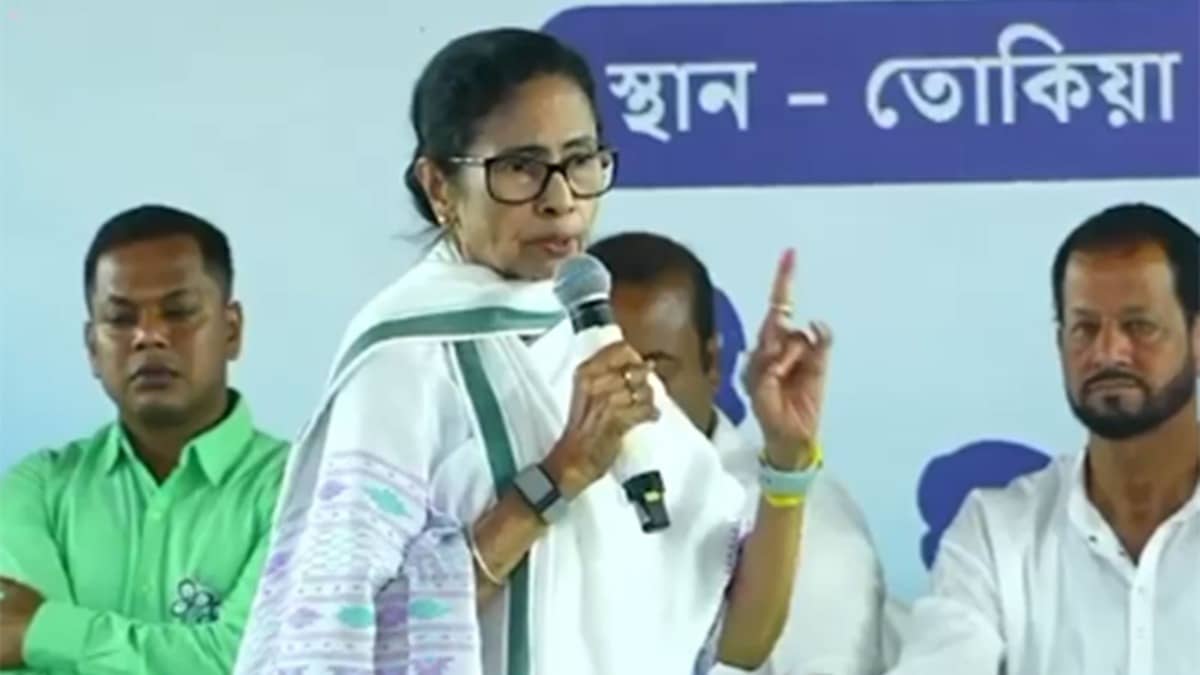 'Bringing In Paid Supporters': Mamata Banerjee Lashes Out At BJP For 'Forcing Poriborton' Upon Bengal