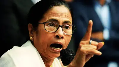 वोटिंग के दिन सड़कों पर ममता बनर्जी, अलग-अलग बूथों के लगाए चक्कर... BJP पर लगाए धांधली की कोशिश के आरोप Mamata Banerjee