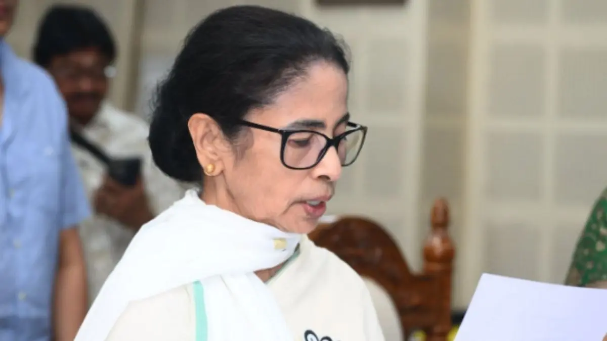 West Bengal Elections: ममता बनर्जी ने भवानीपुर से दाखिल किया नामांकन, भावुक होकर बोलीं- 'मैं बचपन से यहीं रही, मेरे पास जो...' Mamata Banerjee files nomination