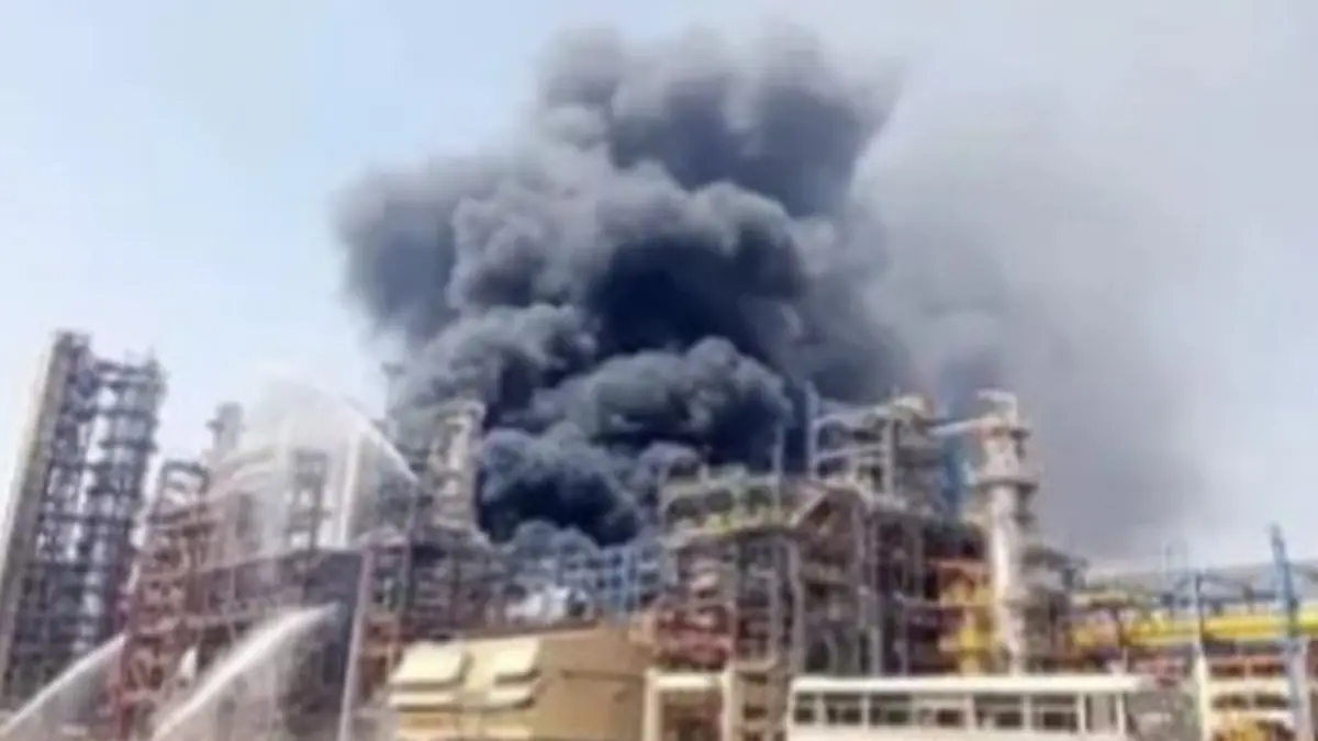 Massive Fire Erupts at Under-Construction HPCL Rajasthan Refinery in Pachpadra Just Before PM Modi's Inauguration Massive Fire Breaks Out at Refinery-cum-Petrochemical Complex in Rajasthan’s Balotra; Firefighters Rushed To Spot