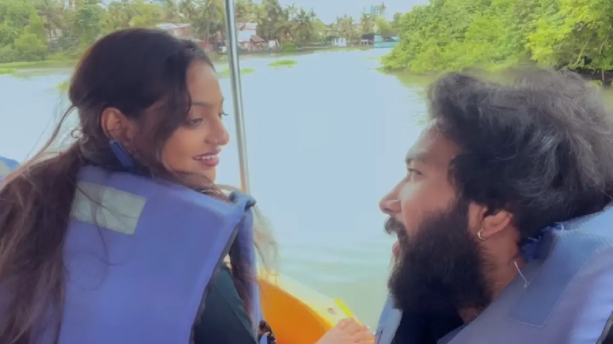 Monalisa: शादी के 1 महीने में ही प्रेग्नेंट हो गई मोनालिसा? पति फरमान का दावा, सनोज मिश्रा बोले- ये व्यवस्था का मजाक है वो गर्भवती... Monalisa Bhosle and Farman Khan