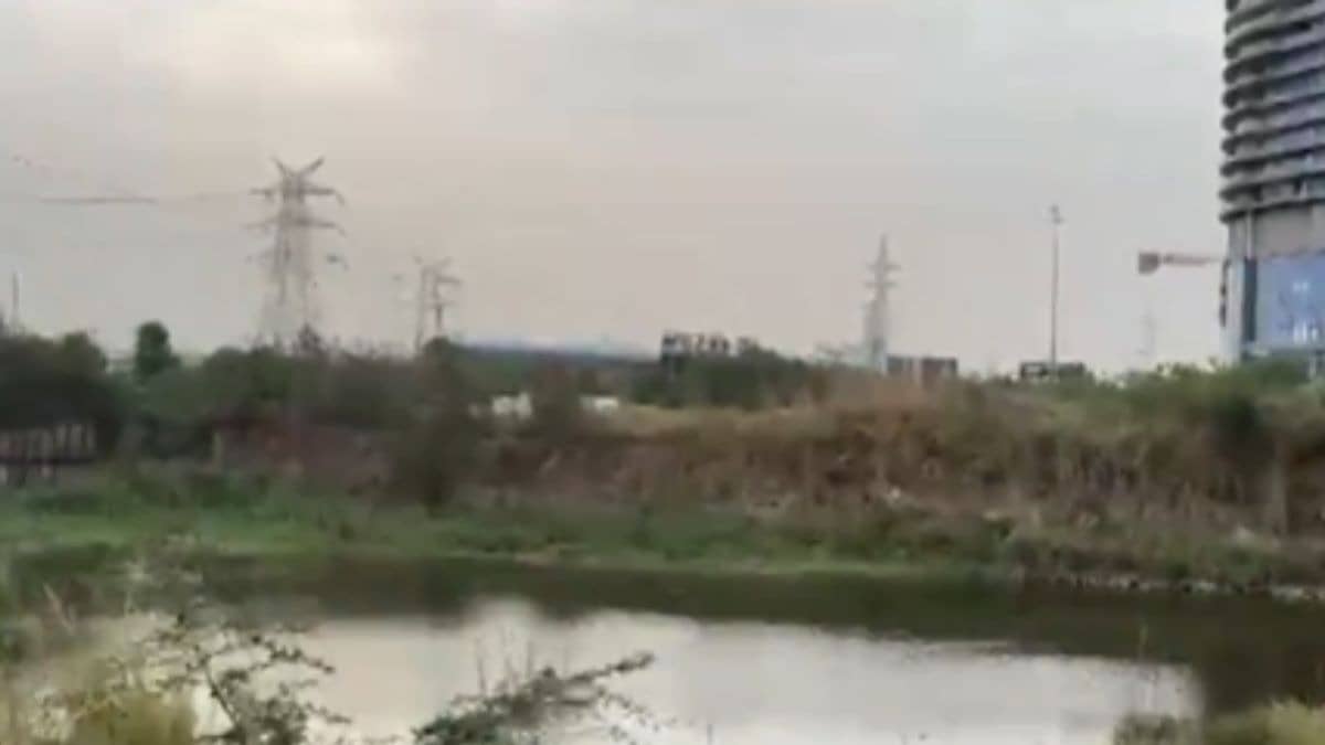 Mother Suspects 'Foul Play' After Student Found Dead in Noida Pond; Cites 'Bruises' and Disciplined Habits