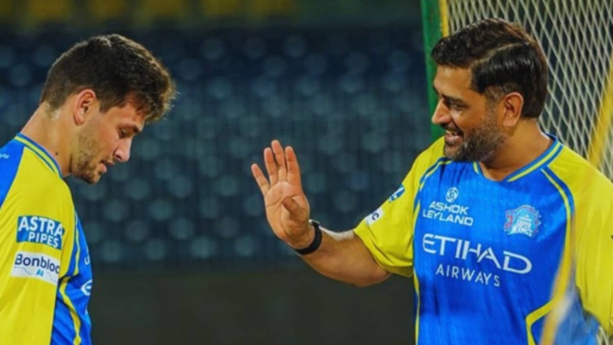 MS Dhoni, Noor Ahmed