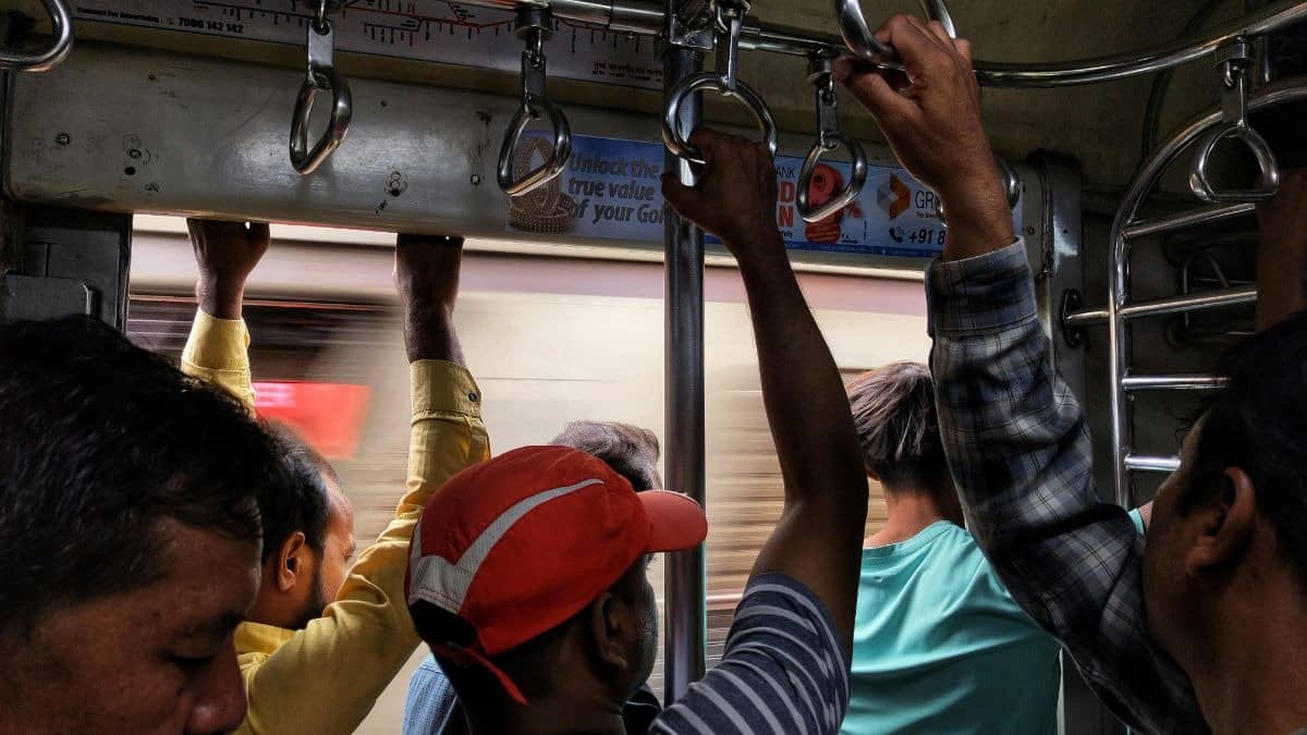 Mumbai Local Chaos Goes Viral: 30-Min Delays, Packed Platforms and Angry Posts Flood Social Media