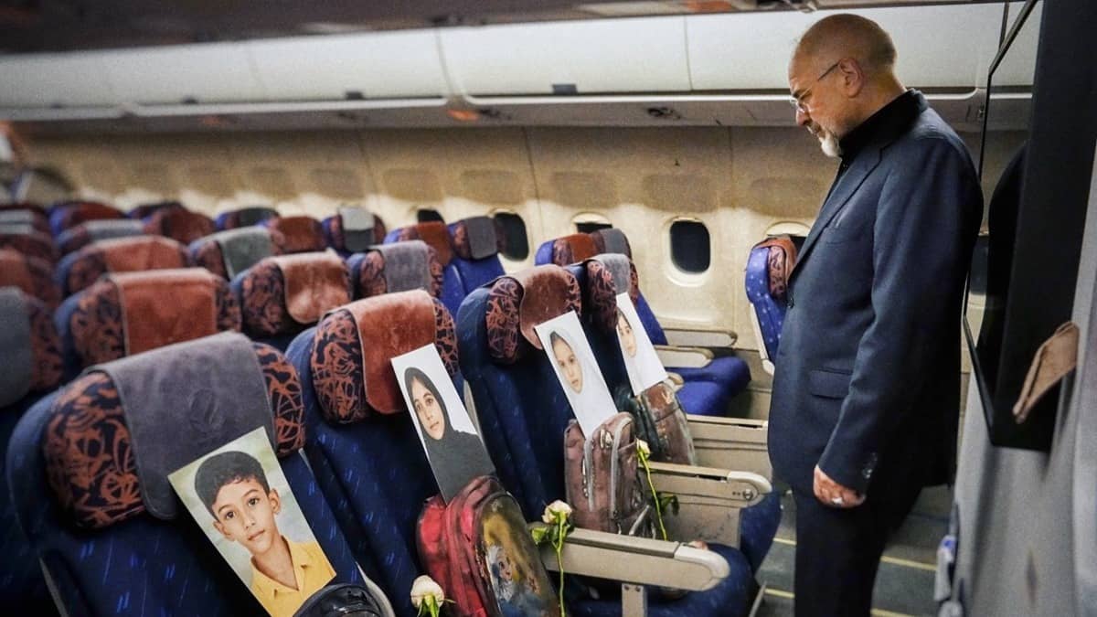 ‘My Companions on This Flight’: Iranian Speaker Takes Photos of Minab Victims on Flight to Islamabad for Talks