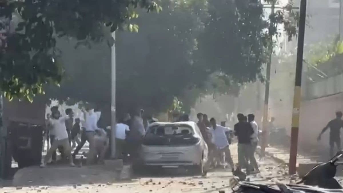 Noida Workers’ Protest: Vehicles Burnt, Properties Vandalised as Protestors Go on Rampage | VIDEO