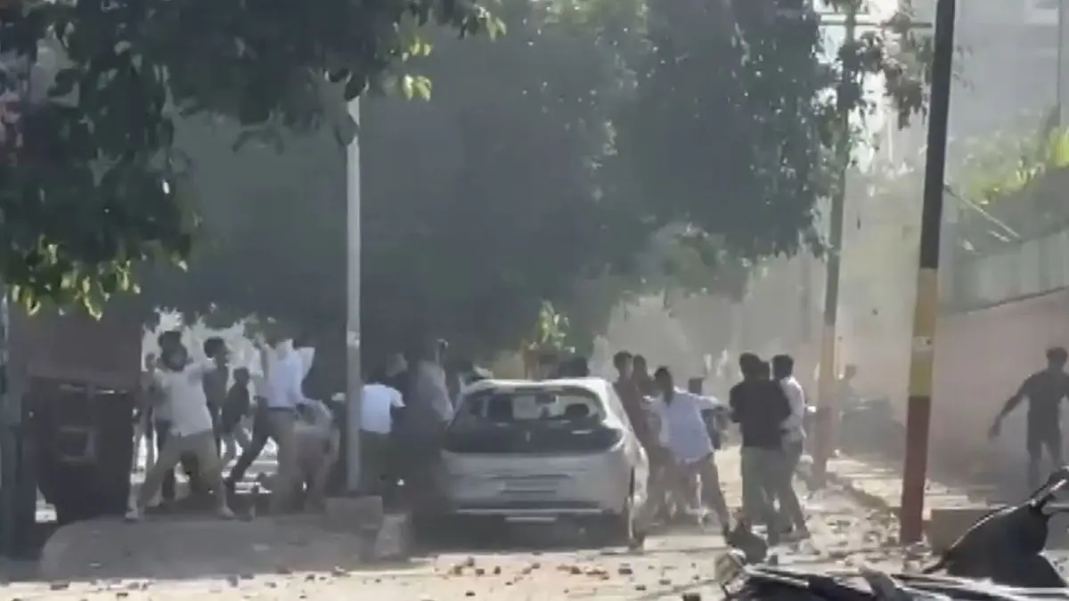 Noida Workers’ Protest: Vehicles Burnt, Properties Vandalised as Protesters Go on Rampage | WATCH Noida Workers’ Protest: Vehicles Burnt, Properties Vandalised as Protestors Go on Rampage | VIDEO