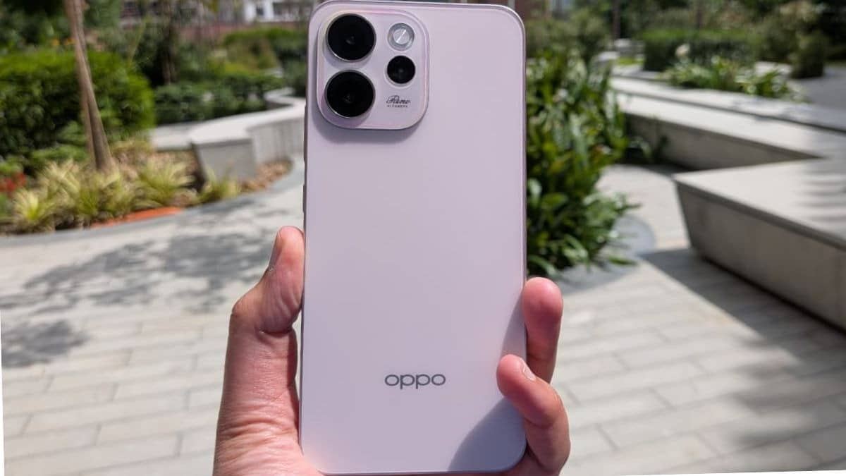 Oppo Reno 15C Review: वजन में हल्का, फीचर्स में दमदार, वॉटरप्रूफ फोन से पानी में भी बनेगी Reels