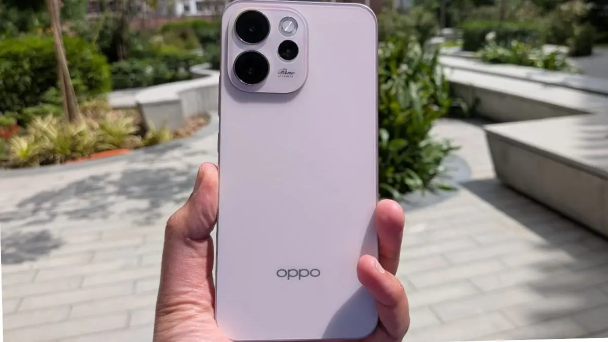 Oppo Reno 15C Review: वजन में हल्का, फीचर्स में दमदार, वॉटरप्रूफ फोन से पानी में भी बनेगी Reels Oppo Reno 15C