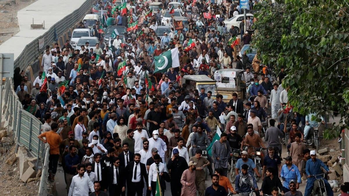 पाकिस्तान में पड़ गए खाने के भी लाले? शहबाज सरकार की इन नीतियों के खिलाफ सड़क पर उतरे 100 से ज्यादा शहरों के किसान