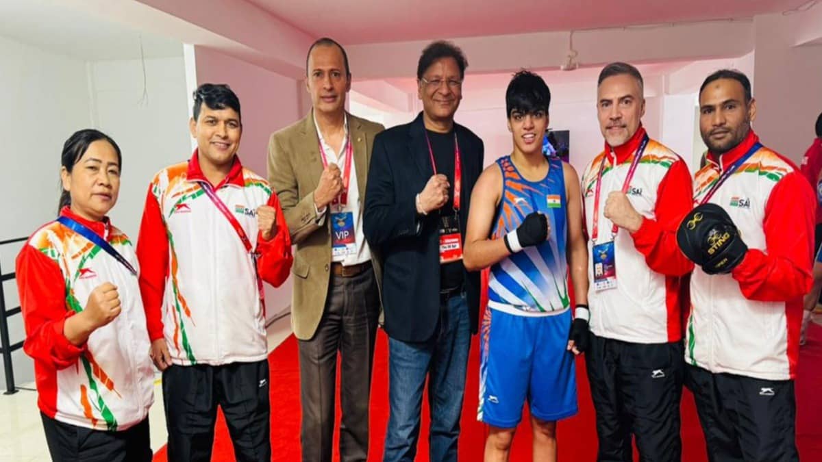 Priya (60 kg) celebrates her gold medal win with BFI president Ajay Singh and the coaches at Asian Boxing Championship 2026