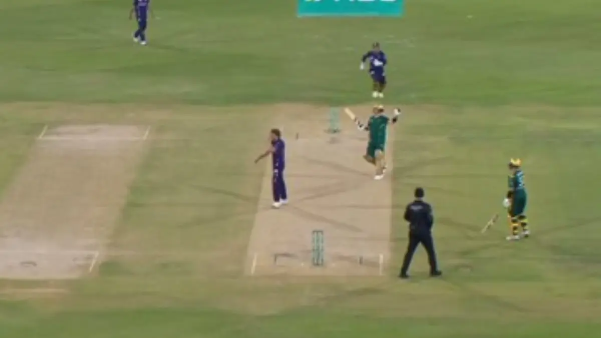 Babar Azam's Revenge Complete? Fans React After Pakistan's Sahibzada Farhan Denies Steve Smith Single in PSL Game PSL 2026