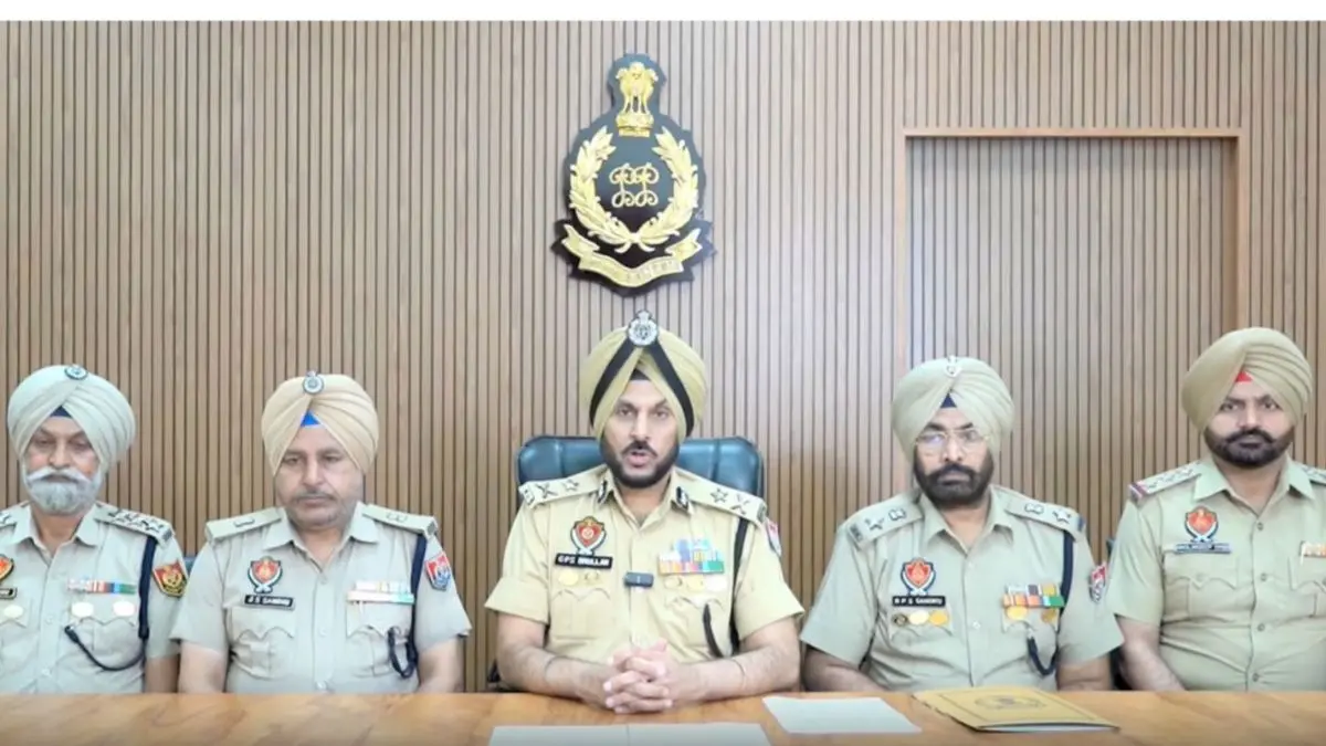 Punjab: Amritsar Police Bust Drug Racket, 2 Held With 4.13 Kg Heroin Punjab: Amritsar Police Bust Drug Racket, 2 Held With 4.13 Kg Heroin