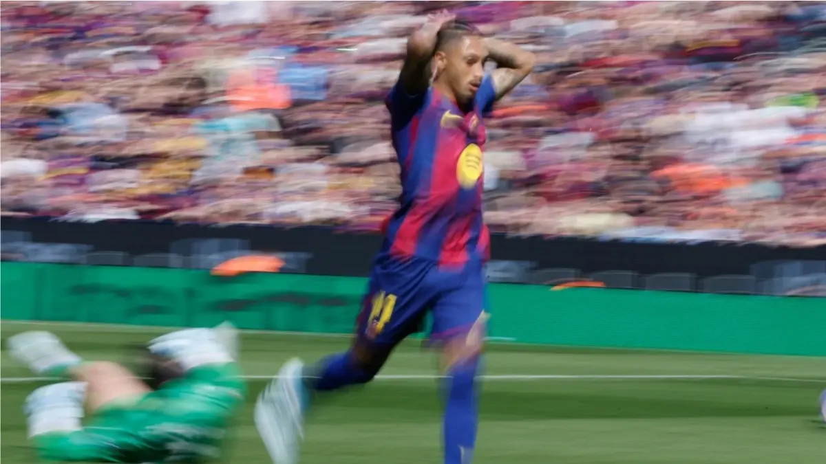 Raphinha Apologizes For Gesture Toward Atletico Fans After FC Barcelona's Champions League Elimination Raphinha in action