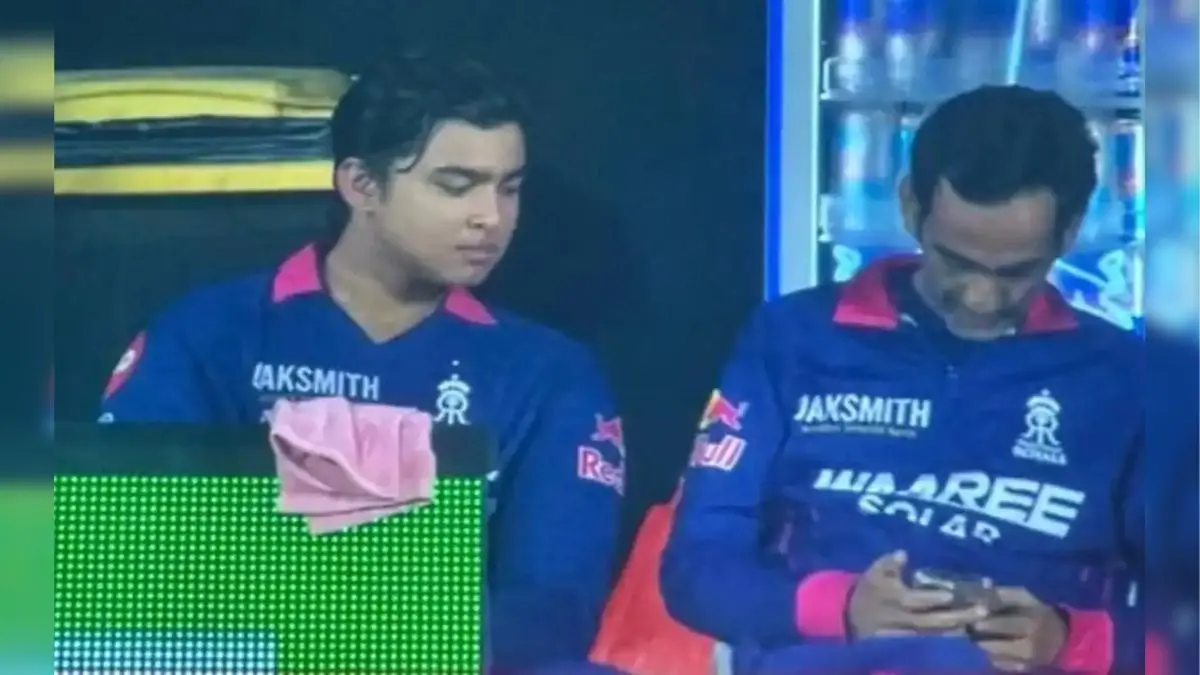 RR Vs RCB: राजस्थान रॉयल्स को बड़ा झटका, डगआउट में मैनेजर चला रहे थे फोन और वैभव सूर्यवंशी की थी निगाहें, अब BCCI ने लिया ये बड़ा एक्शन RR Team Manager Romi Bhinder Controversy BCCI Notice