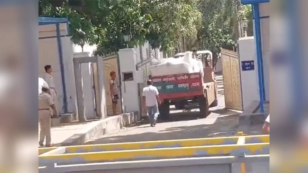 Shifting of Goods Underway at Nitish Kumar's Residence Amid Suspense Over New CM