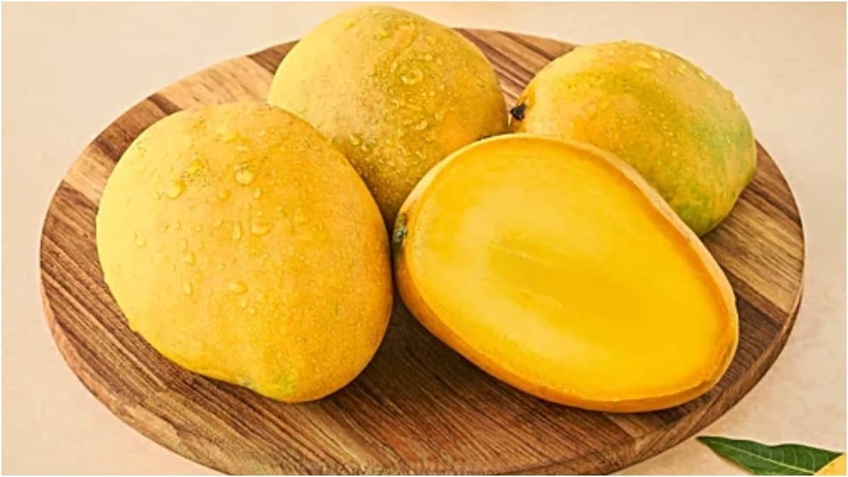 Spicy food and cold drinks don't go with mangoes