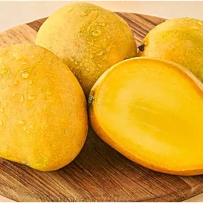 Spicy food and cold drinks don't go with mangoes