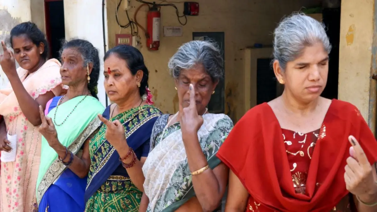 Tamil Nadu Polls: Visually Impaired Voters Cast Votes in Srirangam Assembly Constituency of Tiruchirappalli Tamil Nadu Polls: Visually Impaired Voters Cast Votes in Srirangam Assembly Constituency of Tiruchirappalli