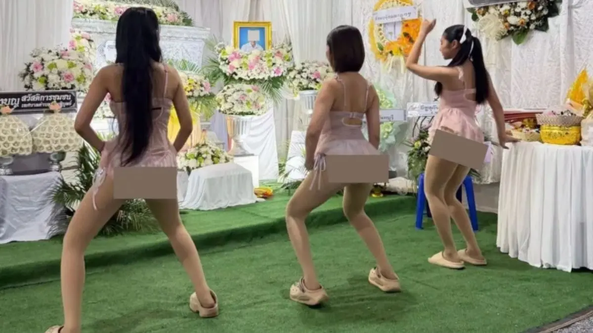 ये कैसी अंतिम विदाई? ताबूत में थी डेडबॉडी, सामने छोटे-छोटे कपड़ों में ठुमके लगा रही थी चीयर गर्ल्स; VIDEO हुआ वायरल तो भड़के लोग thai funeral dance video