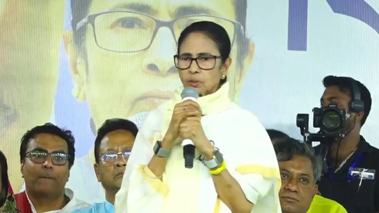 'They Promise Jhal Muri, I'll Serve Bhelpuri': West Bengal CM Mamata Banerjee 'They Promise Jhal Muri, I'll Serve Bhelpuri': West Bengal CM Mamata Banerjee