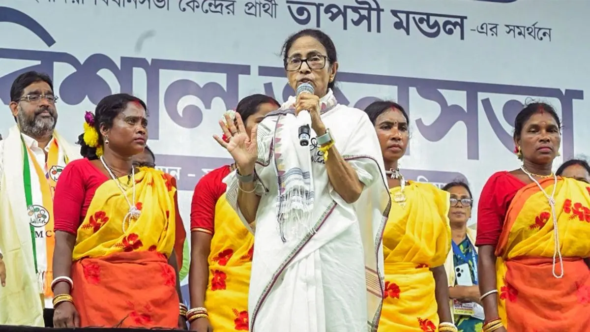 'Those Who Believe They Can Run Bengal from Delhi Are Deeply Mistaken': West Bengal CM Mamata Banerjee "Those who believe they can run Bengal from Delhi are deeply mistaken": Mamata Banerjee
