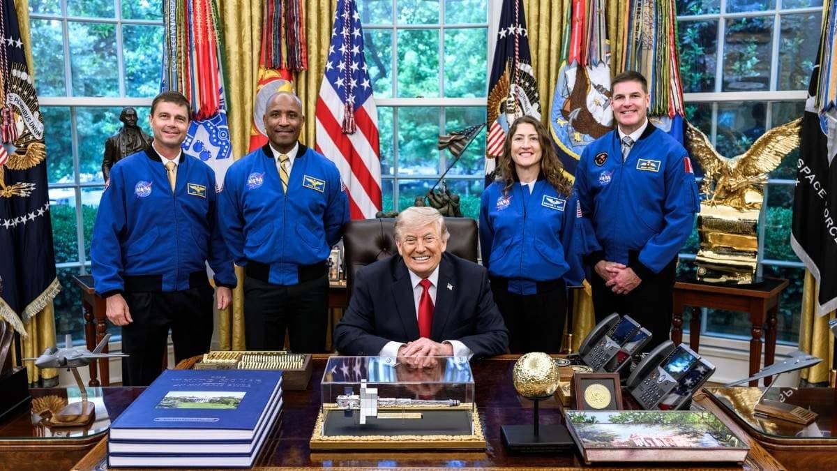 Trump meets Artemis-2 Crew