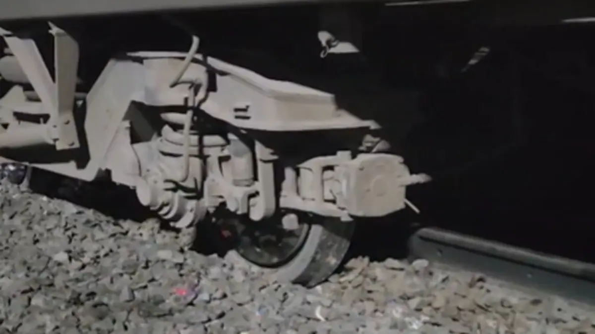 Solapur-Bound Vande Bharat Coach Derails At Pune Station Diamond Crossing, No Injuries Reported | VIDEO Vande Bharat Coach Derails At Pune Station Diamond Crossing