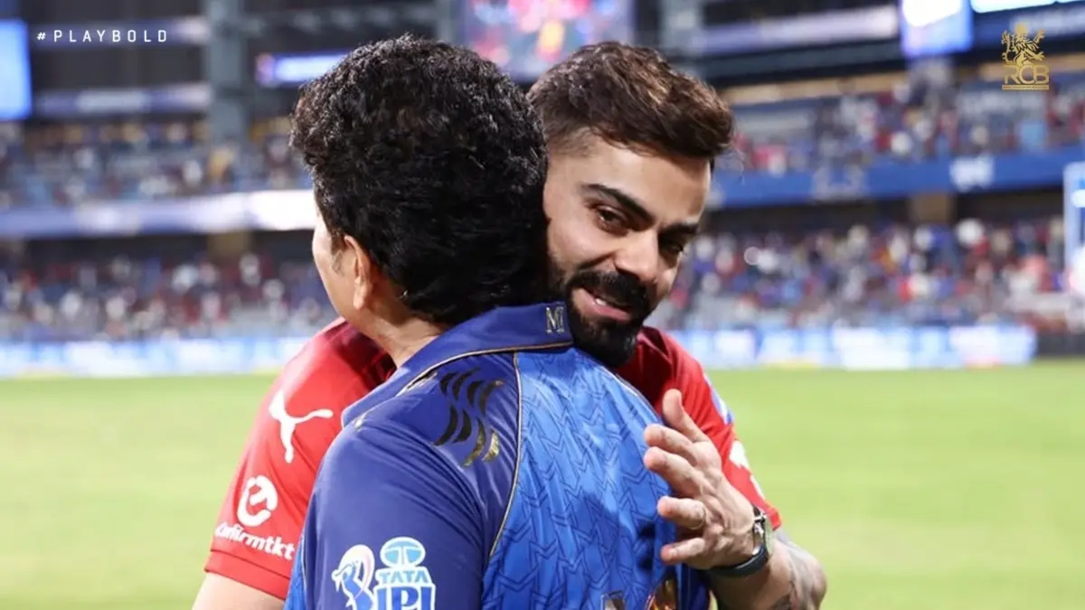 WATCH | Virat Kohli-Sachin Tendulkar's Post-Match Hug Goes Viral After RCB Beat MI at Wankhede: 'God With GOAT' Virat Kohli, Sachin Tendulkar
