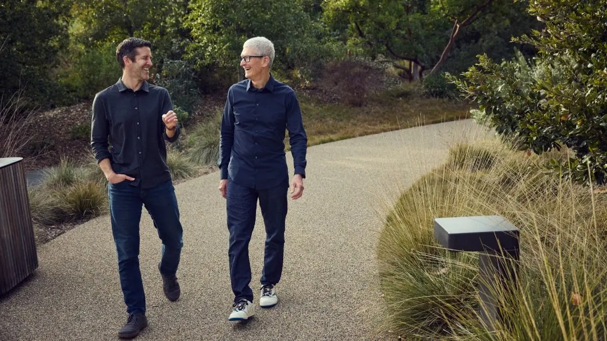 Why Did Tim Cook Tell Employees 'Now Is The Right Time To Exit' In a Memo Why Did Tim Cook Tell Employees 'Now Is The Right Time To Exit' In a Memo