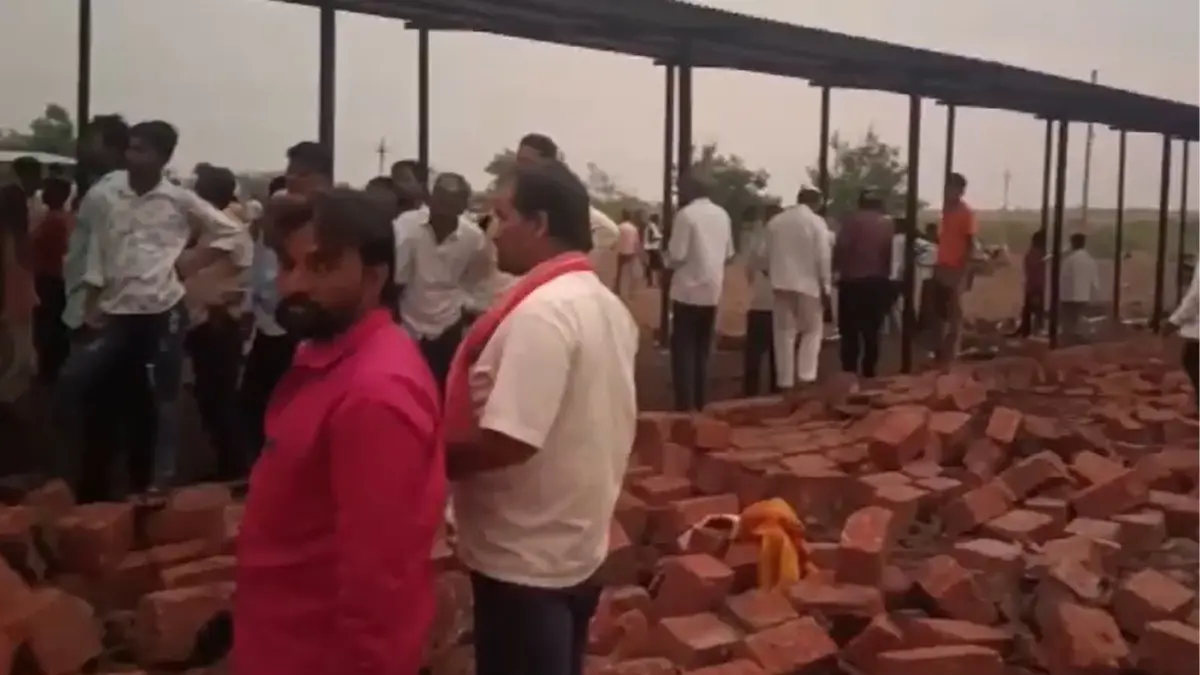 6 Killed, 12-14 Injured As Temple Wall Collapses Amid Strong Winds In Sangli 6 Killed, 12-14 Injured As Temple Wall Collapses Amid Strong Winds In Sangli