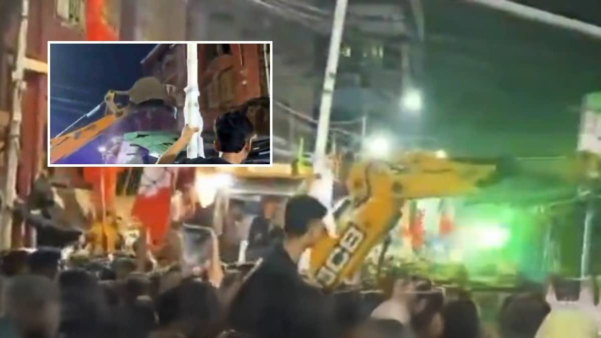 republicworld.com - info desk - A Day After BJP Wins Bengal, Bulldozers Raze Illegal Shops at Kolkata's Iconic New Market in Late-Night Drive