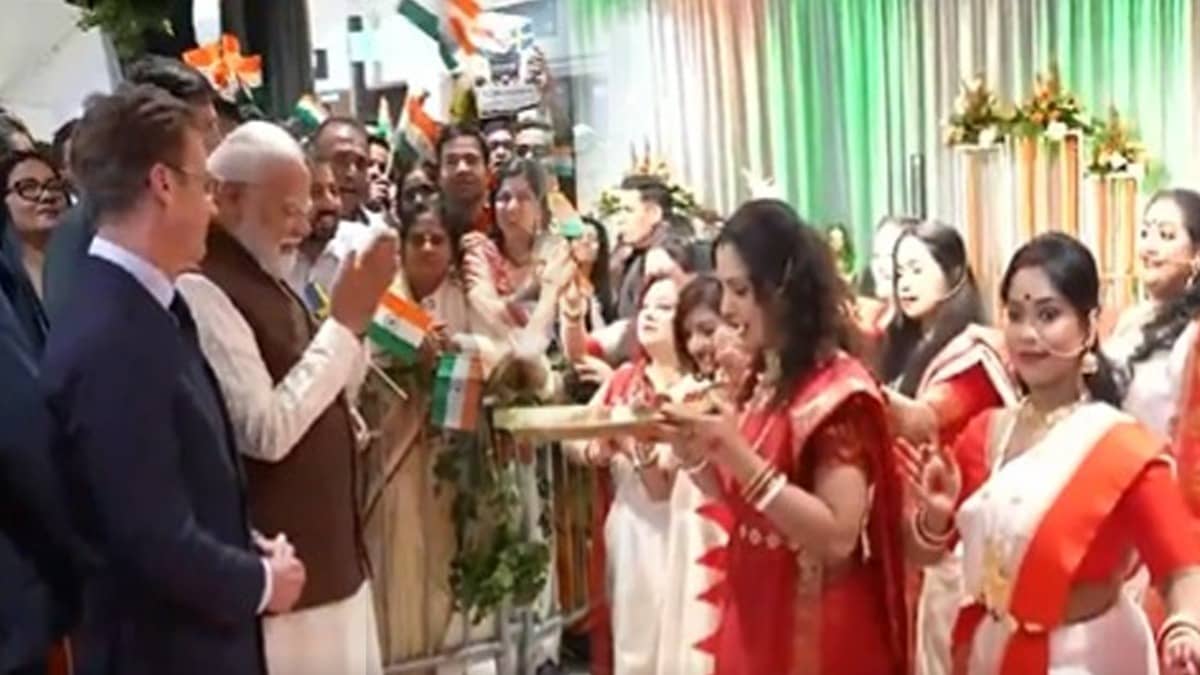 After BJP's Bengal Victory, PM Modi Gets Grand Bengali-Style Reception in Sweden’s Gothenburg